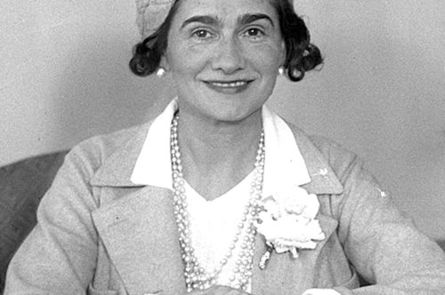 Τα βιβλία βοήθησαν τη Σανέλ να ξεπεράσει το θάνατο της μητέρας, την εγκατάλειψη από τον πατέρα της