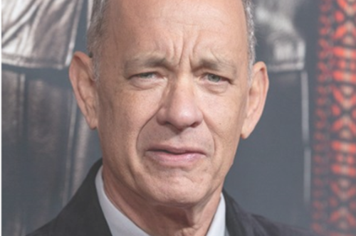 Τι συμβαίνει με τον Tομ Χανκς: Το viral βίντεο που δείχνει τα χέρια του να τρέμουν