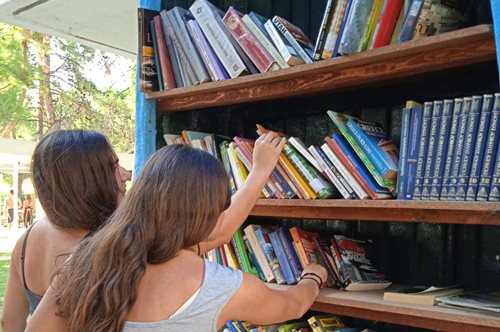 Θεσσαλονίκη: Το άδειο κουφάρι μίας εγκαταλελειμμένης βάρκας 