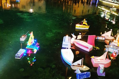 Στο πάρκο των πηγών της Αγίας Βαρβάρας οι ευχές ταξιδεύουν εν πλω