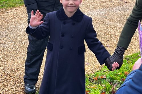 O Πρίγκιπας Louis συμμετέχει πλέον στις επίσημες εκδηλώσεις και κλέβει την παράσταση