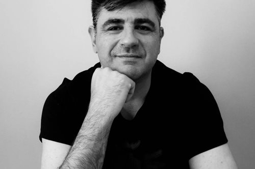 Βασίλης Μόραλης: Ο κοσμηματοποιός από τη Θεσσαλονίκη που έχει πελάτισσες και σταρ του Χόλιγουντ