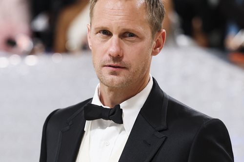 Αλεξάντερ Σκάρσγκορντ: ποιος είναι ο ηθοποιός που υποδύεται τον cool hi tech μεγιστάνα του Succession;