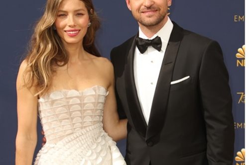 H νύφη φορούσε ροζ: 11 χρόνια μετά, το ρομαντικό νυφικό της Τζέσικα Μπίελ αποτελεί πηγή έμπνευσης