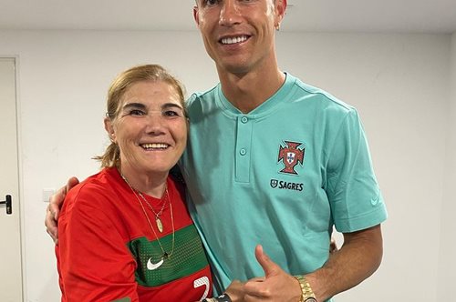 H μαμά του Ρονάλντο μοιράζεται τρυφερή φωτογραφία με την εγγονή της Μπέλα Εσμεράλδα