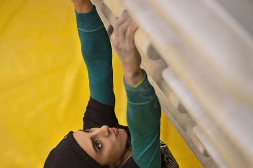 Φόβοι για την Ιρανή αθλήτρια αναρρίχησης Ελνάζ Ρεκάμπι που αγωνίστηκε χωρίς χιτζάμπ