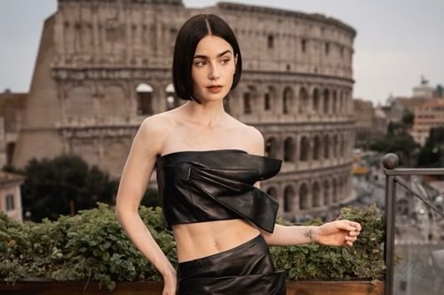 When in Rome φορέστε δερμάτινα - τουλάχιστον αυτό προτείνουν οι πρωταγωνίστριες του Emily in Paris