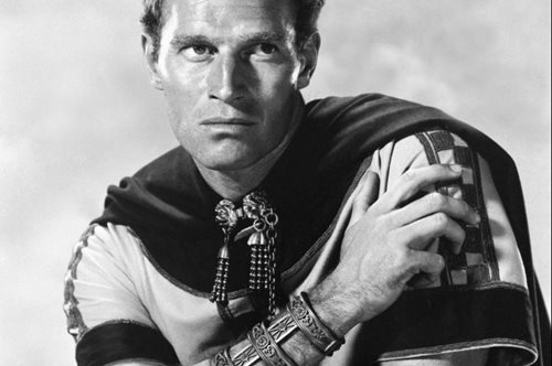 Τσάρλτον Ίστον: Από το Μπεν Χουρ και τους κοινωνικούς αγώνες στα ιδιωτικά οπλοστάσια