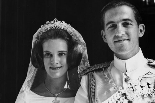 Βρέθηκε το royal νυφικό της Άννας Μαρίας στο Τατόι κλεισμένο μέσα σε μεταλλική βαλίτσα