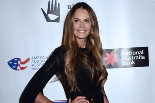 Eλ Μακφέρσον: Με τον 24χρονο γιο της, Flynn Busson, στο show του οίκου Dior