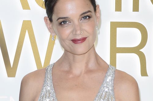 Η Κέιτι Χολμς επιστρέφει στο Μπρόντγουεϊ σε αναβίωση του 