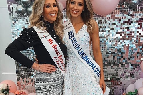 Miss Britain: μαμά και κόρη κατακτούν τον ίδιο τίτλο σε καλλιστεία