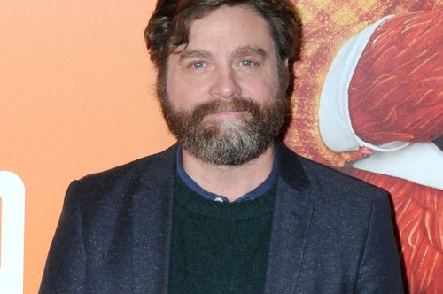 Η τρυφερή φιλία του Ζακ Γαλιφιανάκη με μια άστεγη ηλικιωμένη κυρία και η συμβολή της Ζενέ Ζελβέγκερ