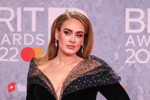 Τι συμβαίνει με την Adele και απέρριψε συναυλίες 200 εκατομμυρίων;