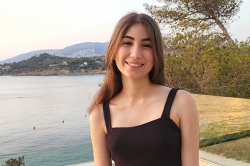 Πανελλήνιες 2022: Η αριστούχος Σοφία που κατάφερε να συγκεντρώσει 19.575 μόρια