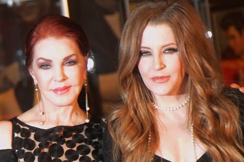 Μία Φάροου, Τζον Τραβόλτα καιι άλλοι celebrities αποχαιρετούν την μοναχοκόρη του Έλβις Πρίσλεϊ