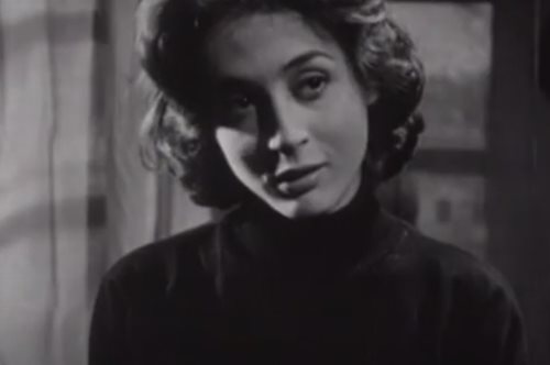 Έλλη Λαμπέτη: Με καρό πουκάμισο και μαντήλι στον λαιμό στο Λονδίνο, πριν από 71 χρόνια