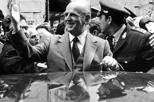 Κωνσταντίνος & Αμαλία Καραμανλή: Σπάνιο φωτογραφικό στιγμιότυπο στο διαμέρισμά τους στο Κολωνάκι