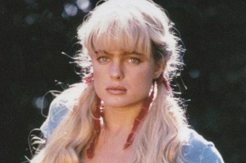 Έρικα Ελένιακ: H σταρ του Baywatch είναι σήμερα κυριολεκτικά αγνώριστη