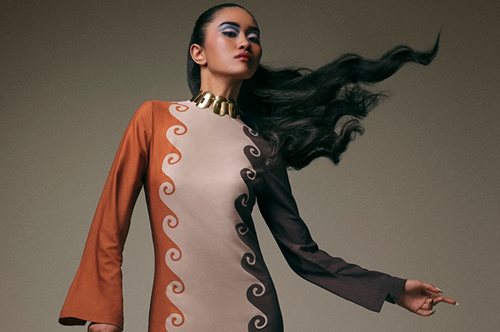 Georgia De Graecia: Οι δημιουργίες της Γεωργίας Σαλτουρίδου ανήκουν σε μία σεκάνς ελληνικής ταινίας των ‘70s