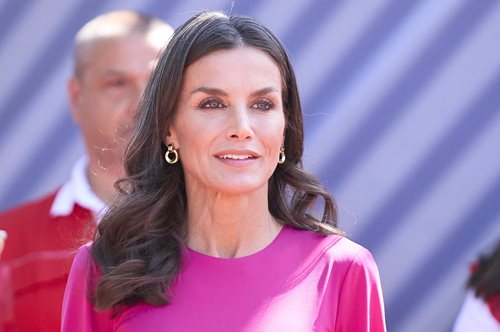 Το ρομαντικό look της βασίλισσας Λετίσια είναι ο ορισμός του royal style