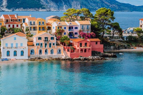 Google Trends: Οι ελληνικές παραλίες πρώτες στην αναζήτηση των top ευρωπαϊκών προορισμών για διακοπές