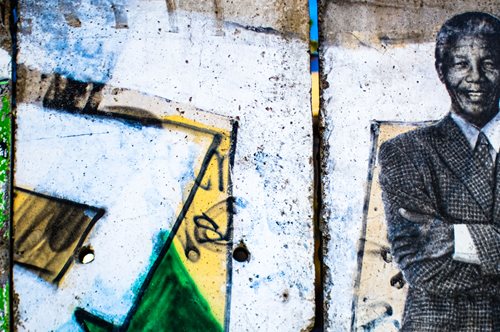 Η ταπεινότητα, η καλοσύνη και η ευγένεια του Νέλσον Μαντέλα μέσα από τα μάτια των ανθρώπων που τον έζησαν καλύτερα