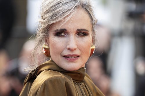 Η Άντι ΜακΝτάουελ είναι η πιο στυλάτη πεθερά