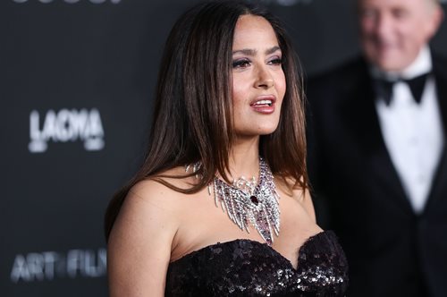 Σάλμα Χάγιεκ: Οι τέλειες καμπύλες στα 56 της