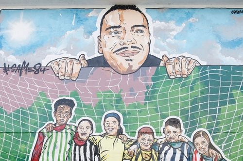 Δεκαεννιά κεριά άναψαν στις 00:19 στη μνήμη του Άλκη Καμπανού