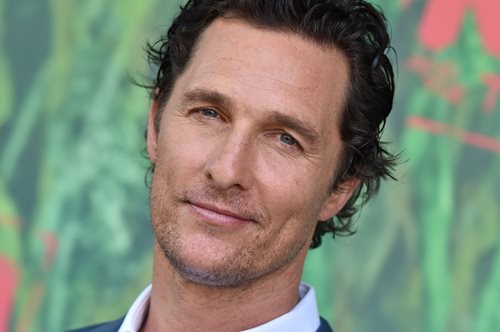 Ο Μάθιου ΜακΚόναχι με τους δύο κούκλους γιούς αποδεικνύει πως η γοητεία είναι κληρονομική