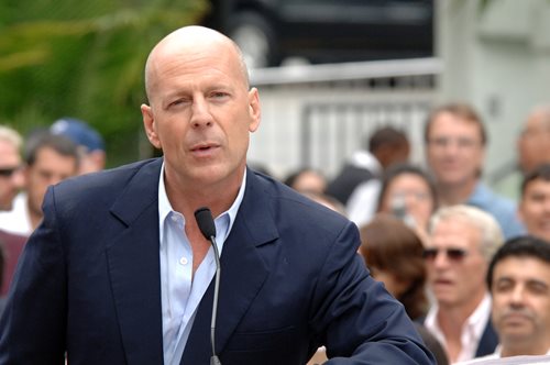 Ο Μπρους Γουίλις σε ένα αξιολάτρευτο throwback βίντεο με αφορμή τα γενέθλια της 11χρονης κόρης του