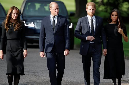 Πρίγκιπας Ουίλιαμ- Πρίγκιπας Χάρι| Όλοι ενωμένοι αποχαιρετούν τη Βασίλισσα