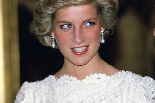 Η Πριγκίπισσα Diana και το στίγμα που άφησε στη μόδα μέσα από 5 εμβληματικές εμφανίσεις