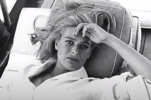 Τα καλοκαίρια της Μελίνας στις Σπέτσες: Το ασπρόμαυρο κλικ με εμπριμέ μπικίνι