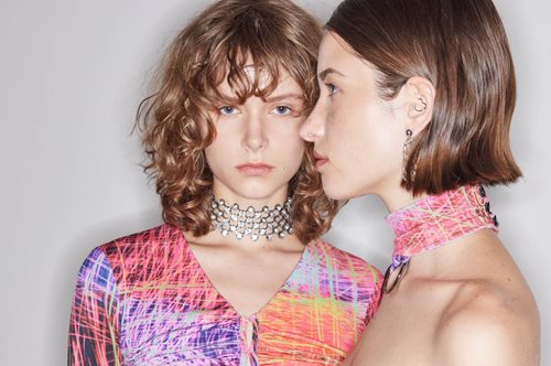 LOVE+ALICIA: Η Έλια Τσερκέζου φτιάχνει ρούχα για γυναίκες που θέλουν να βγουν από το comfort zone τους