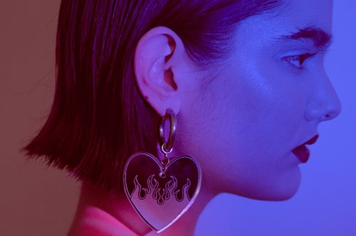 RADEL: Η Ράνια Ντέλια έκανε τις Ελληνίδες pop stars να αγαπήσουν το plexiglass