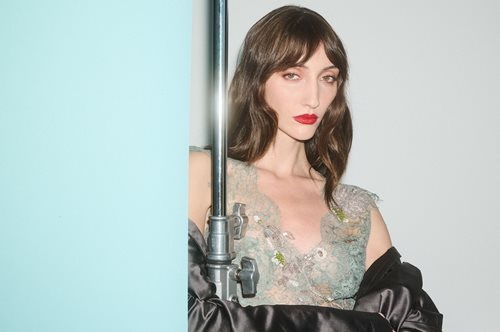 Liana Camba: H Ελληνίδα σχεδιάστρια που αγαπά την handmade πολυτέλεια