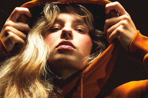 OHET: Η Ναννά και ο Νικός φτιάχνουν streetwear για cool kids με κοινωνική συνείδηση