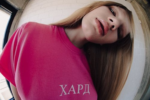 Ο Γιώργος Μεσημέρης με τα HardClo δημιούργησε έναν κόσμο με το δικό του αλφάβητο