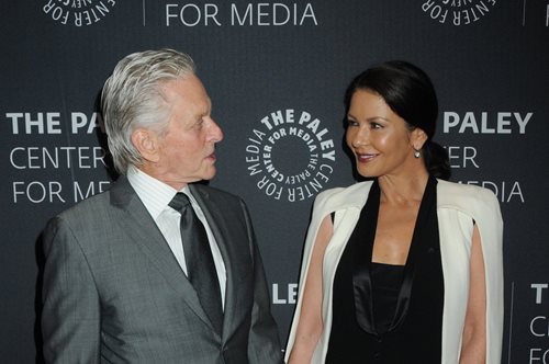 Κάθριν Ζέτα Τζόουνς: Ο γάμος της με τον Μάικλ Ντάγκλας είναι σαν μια πανάκριβη τσάντα Chanel