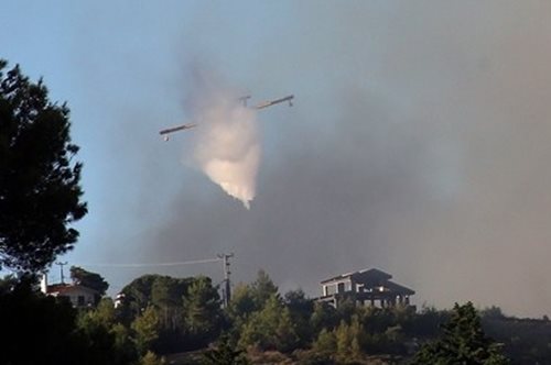 Φωτιές στην Αττική: Σε Γραμματικό, Πεντέλη και Ανατολή Νέας Μάκρης τα κύρια μέτωπα της πυρκαγιάς