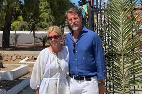 Παύλος Γλίξμπουργκ - Μαρί Σαντάλ: Ευχήθηκαν για τον Δεκαπενταύγουστο από την Αμοργό