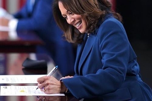 Κάμαλα Χάρις: Πώς προφέρεται σωστά το όνομα της και τι συμβολίζει