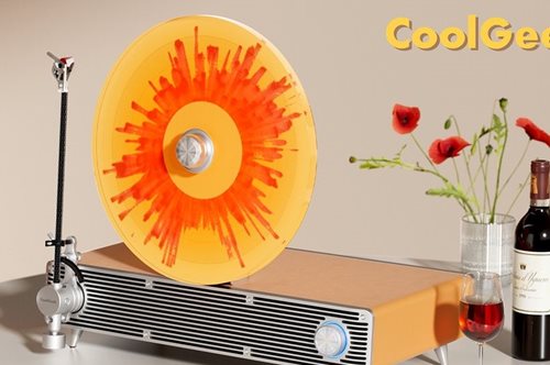 CoolGeek: Κάθετο πικ απ μας κάνει να βγάζουμε τα βινύλια από τις θήκες τους