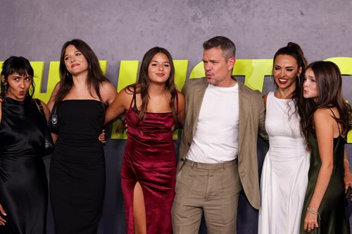 Ο Ματ Ντέιμον και τα κορίτσια του: Με τη σύζυγο και τις τέσσερις κόρες του στην πρεμιέρα της νέας του ταινίας