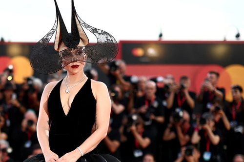 Lady Gaga: Αποκαλύπτει πώς της έκανε πρόταση γάμου ο σύντροφός της- 