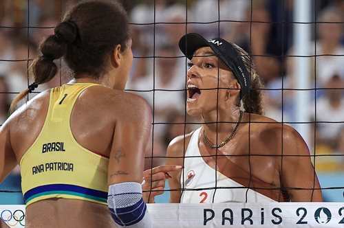 A DJ saved my life: Όταν άναψαν τα αίματα στον τελικό του beach volley μεταξύ Καναδά και Βραζιλίας ο DJ έπαιξε το Imagine του Τζον Λένον- Δείτε τι έγινε