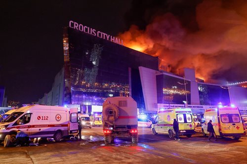 Μακελειό στη Μόσχα: Επίθεση ενόπλων σε συναυλιακό χώρο