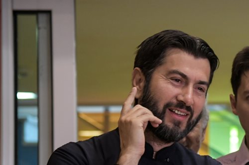 H Κιβωτός ως μπίζνες: Η περιουσία των 28 εκατ. ευρώ, ήθελαν να τους γράφουν ακίνητα, κυκλοφορούσαν με Porsche